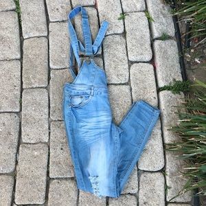 🍩Skinny jeans overalls🍩
